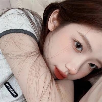 地铁女孩